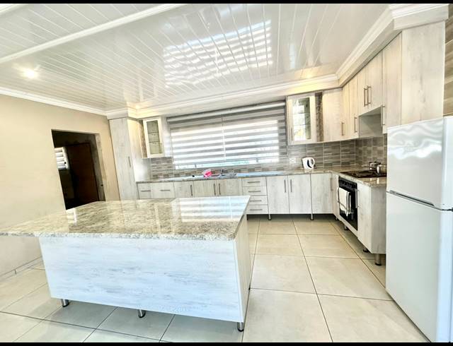 3 BEDROOM HOUSE FOR SALE IN IVY PARK